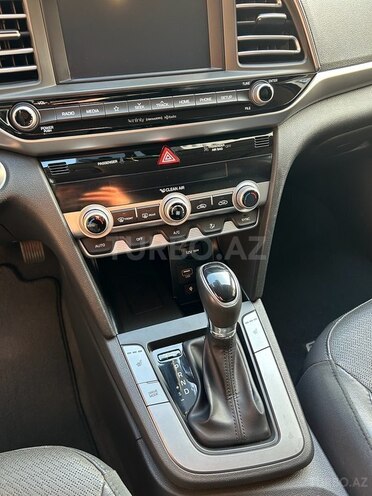 Hyundai Elantra-11