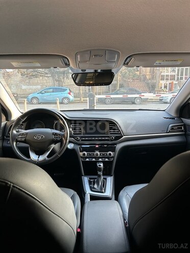 Hyundai Elantra-3