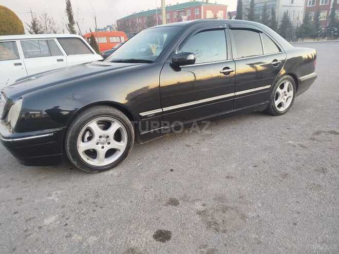 Mercedes E 240 1999, 200,000 km - 2.4 l - Qax