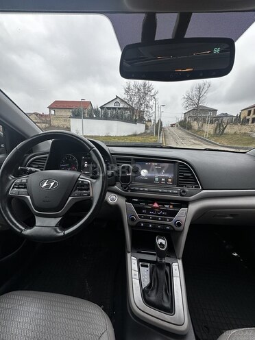 Hyundai Elantra 2016, 208,518 km - 2.0 l - Quba
