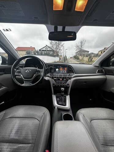 Hyundai Elantra 2016, 208,518 km - 2.0 l - Quba