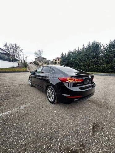 Hyundai Elantra 2016, 208,518 km - 2.0 l - Quba