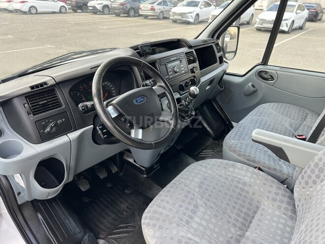 Ford Transit-9
