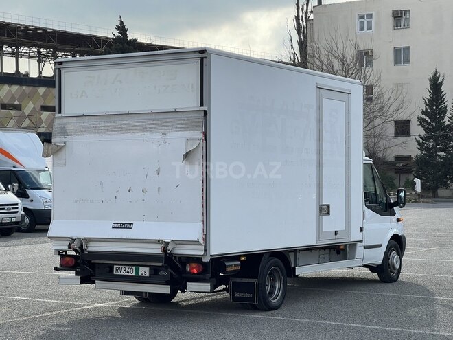 Ford Transit-5