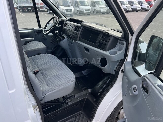 Ford Transit-10