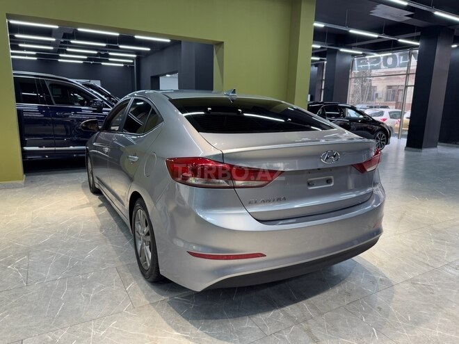 Hyundai Elantra-2