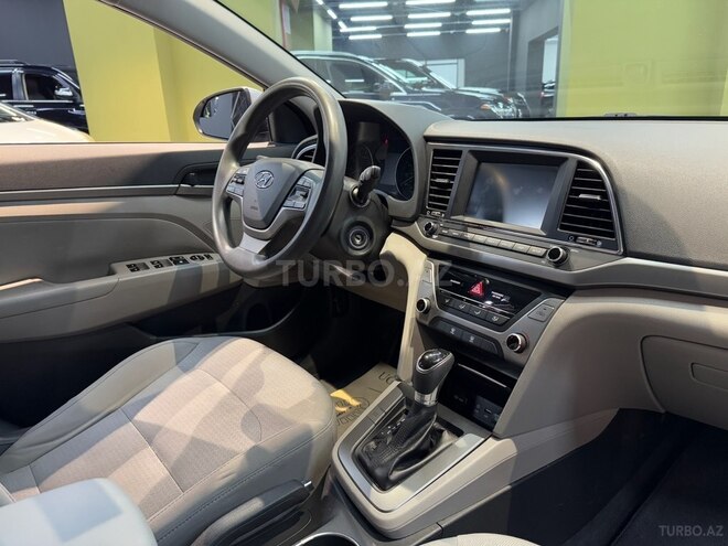 Hyundai Elantra-3