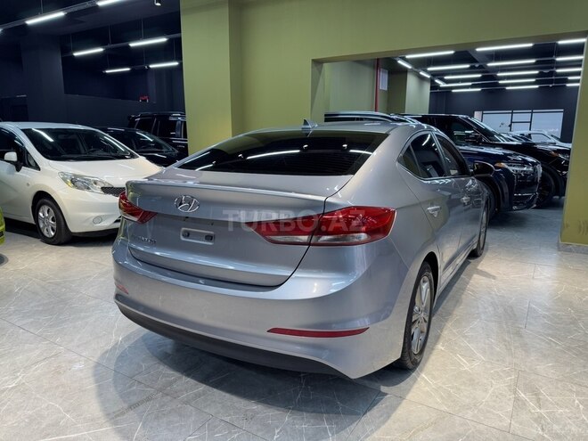 Hyundai Elantra-12
