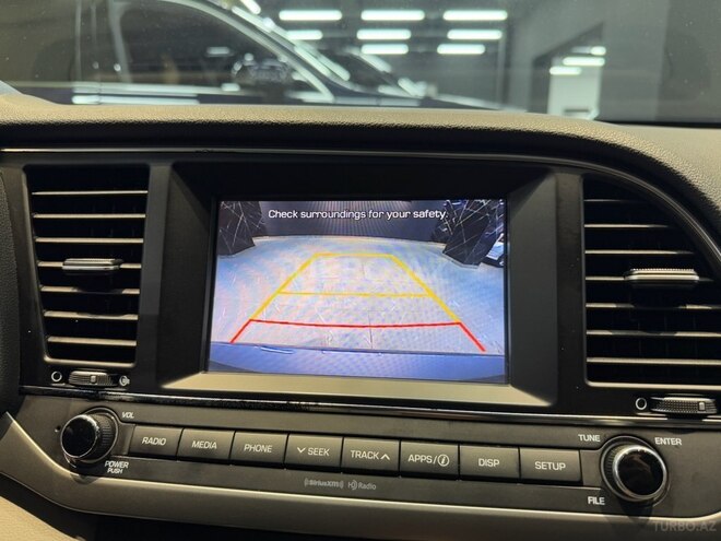 Hyundai Elantra-9