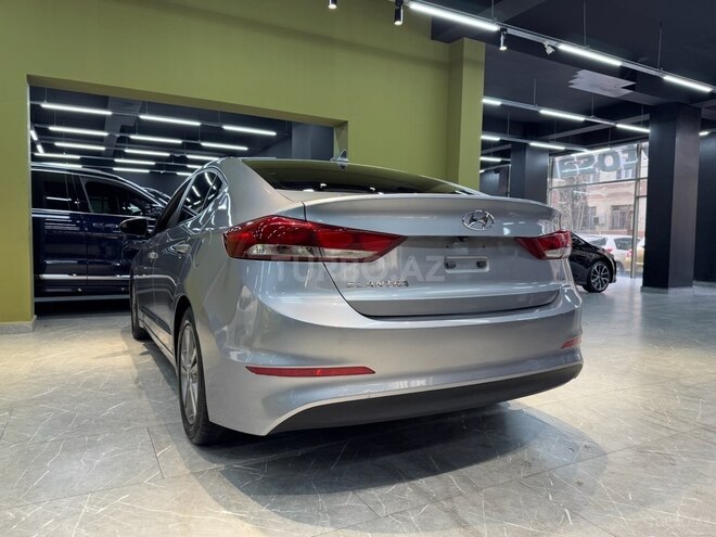 Hyundai Elantra-10