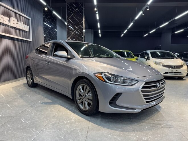 Hyundai Elantra-13