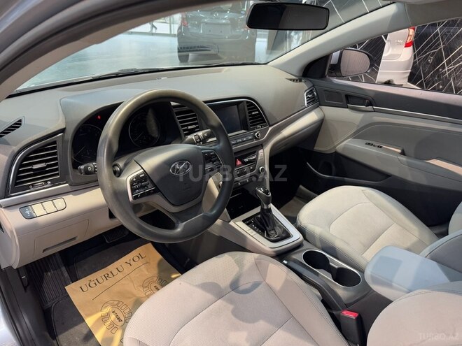 Hyundai Elantra-19