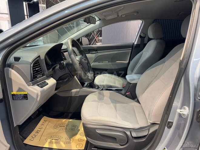Hyundai Elantra-18
