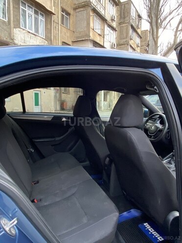 Volkswagen Jetta-10