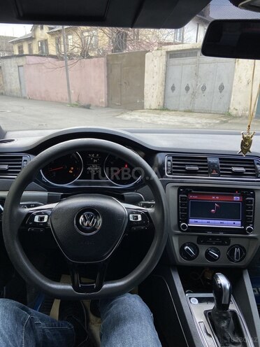 Volkswagen Jetta-12
