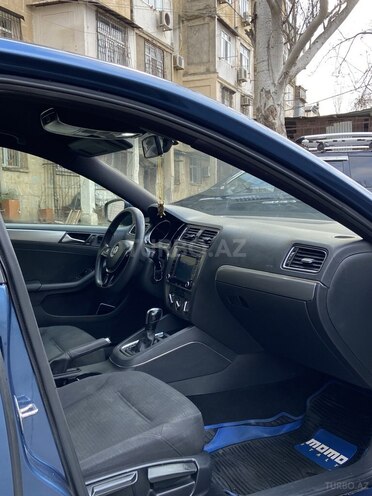 Volkswagen Jetta-8