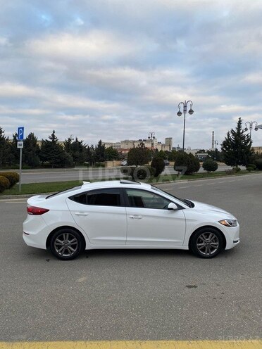 Hyundai Elantra 2017, 28,000 km - 2.0 л - Bakı