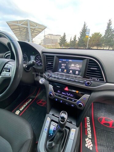 Hyundai Elantra 2017, 28,000 km - 2.0 л - Bakı