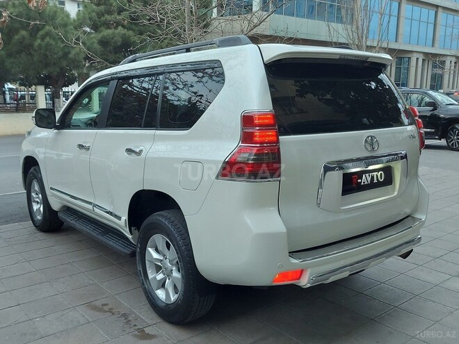 Toyota Land Cruiser Prado-4