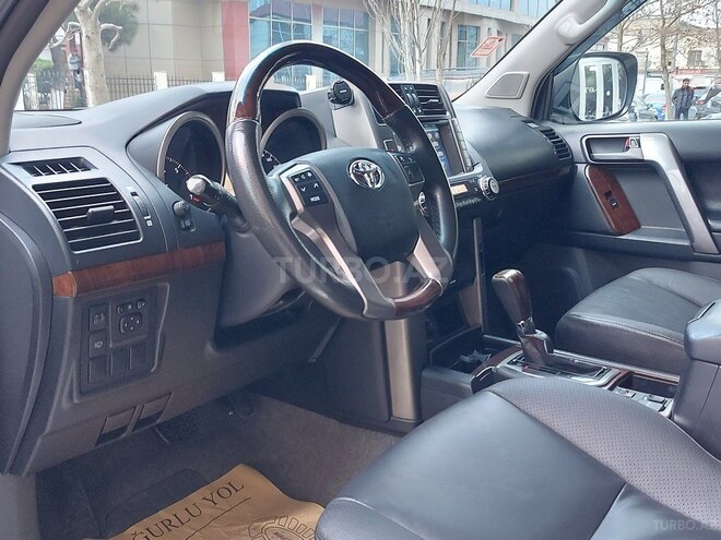 Toyota Land Cruiser Prado-8