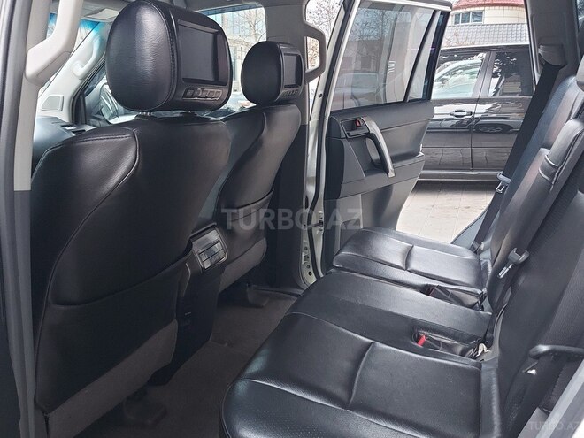 Toyota Land Cruiser Prado-10