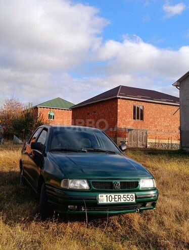 Volkswagen Polo 1995, 386,681 km - 1.6 l - Qax