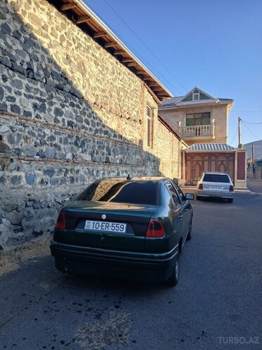 Volkswagen Polo 1995, 386,681 km - 1.6 l - Qax