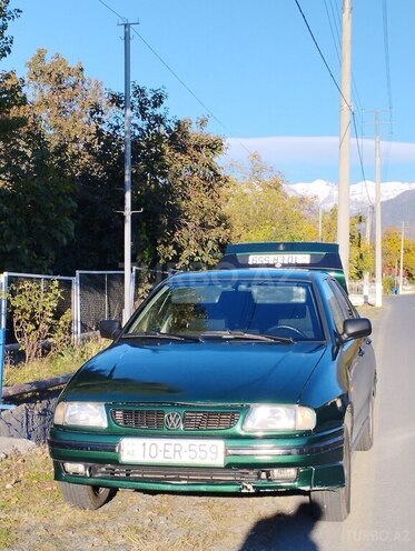 Volkswagen Polo 1995, 386,681 km - 1.6 l - Qax