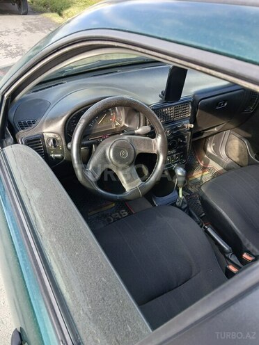 Volkswagen Polo 1995, 386,681 km - 1.6 l - Qax