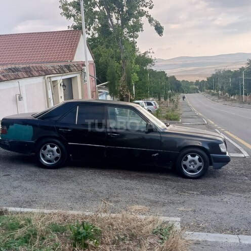 Mercedes E 200 1995, 912,121 km - 2.0 л - Şamaxı