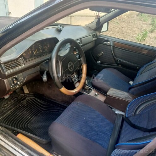 Mercedes E 200 1995, 912,121 km - 2.0 л - Şamaxı