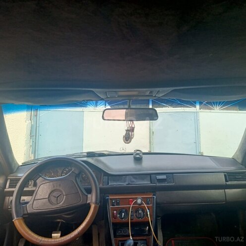 Mercedes E 200 1995, 912,121 km - 2.0 л - Şamaxı