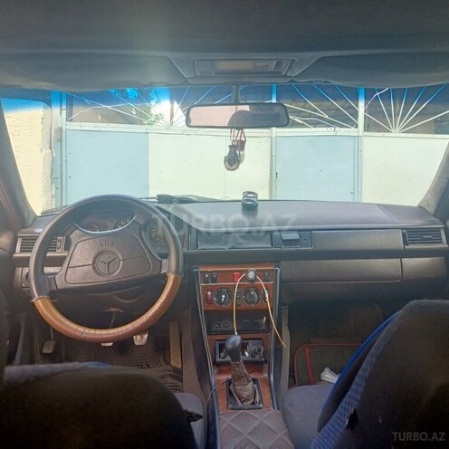 Mercedes E 200 1995, 912,121 km - 2.0 л - Şamaxı