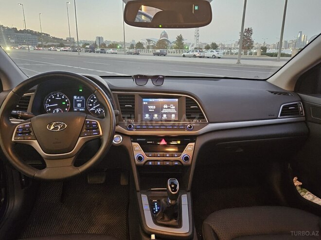 Hyundai Elantra 2017, 124,800 km - 2.0 l - Bakı