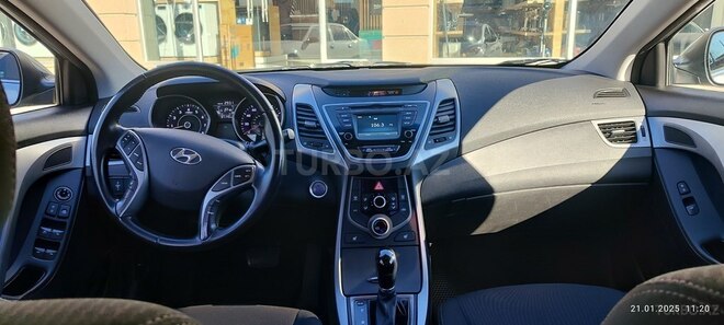 Hyundai Elantra 2015, 97,000 km - 1.8 л - Yevlax