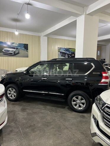 Toyota Land Cruiser Prado-4