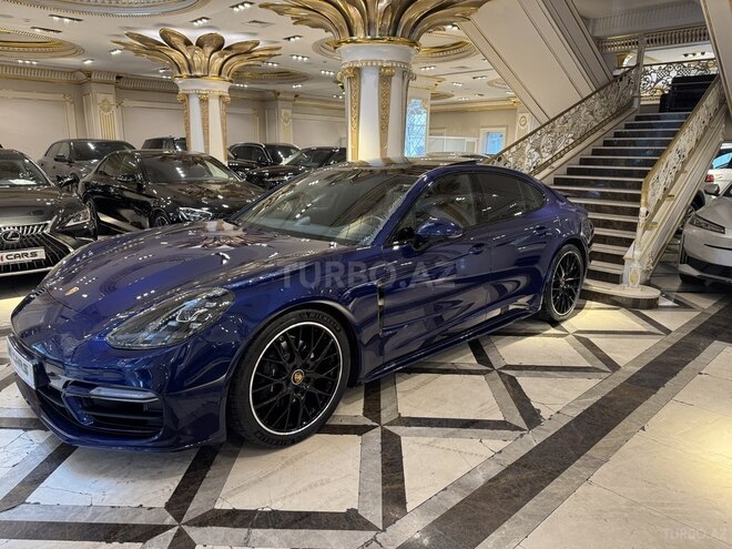 Porsche Panamera-4