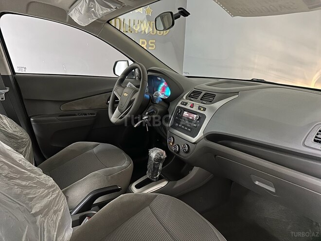 Chevrolet Cobalt-13