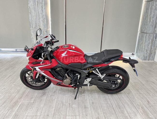 Honda CB650R-4