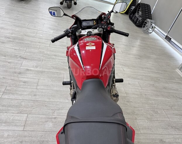 Honda CB650R-8