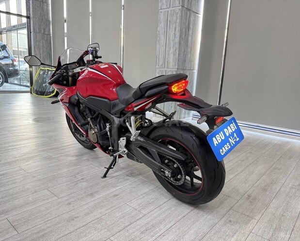 Honda CB650R-6