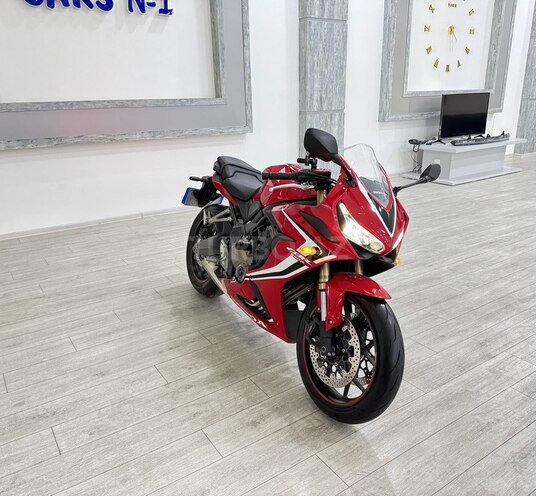 Honda CB650R-3