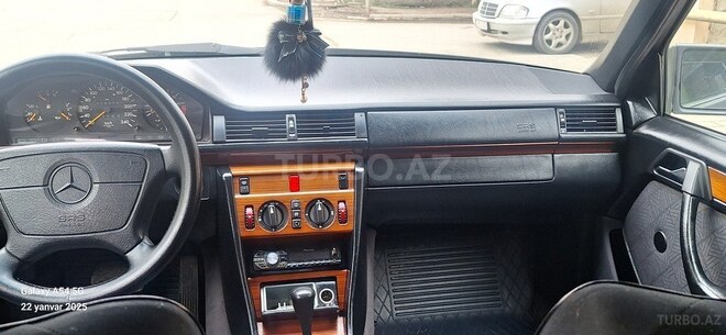 Mercedes E 200 1994, 475,000 km - 2.0 l - Quba