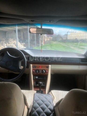 Mercedes E 250 1995, 425,000 km - 2.5 л - Bakı