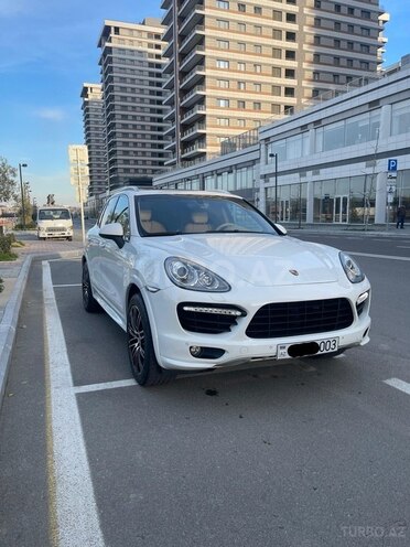 Porsche Cayenne-1