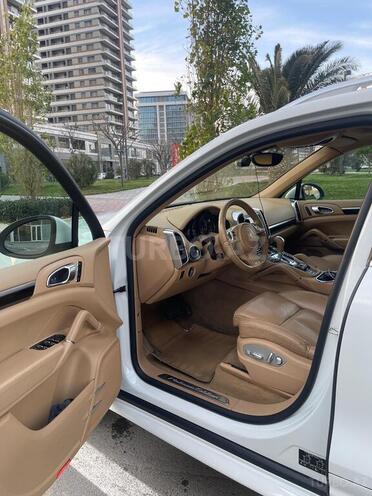 Porsche Cayenne-8