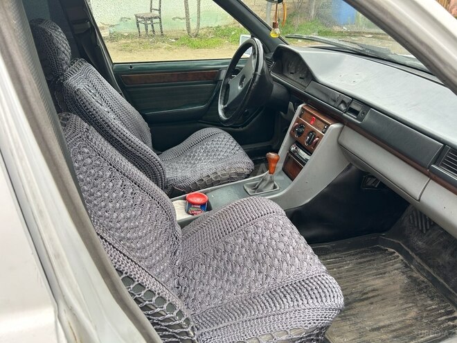 Mercedes E 250 1992, 200,000 km - 2.5 л - Bakı