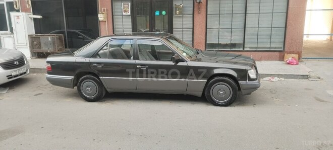 Mercedes E 200 1995, 413,000 km - 2.0 l - Bakı