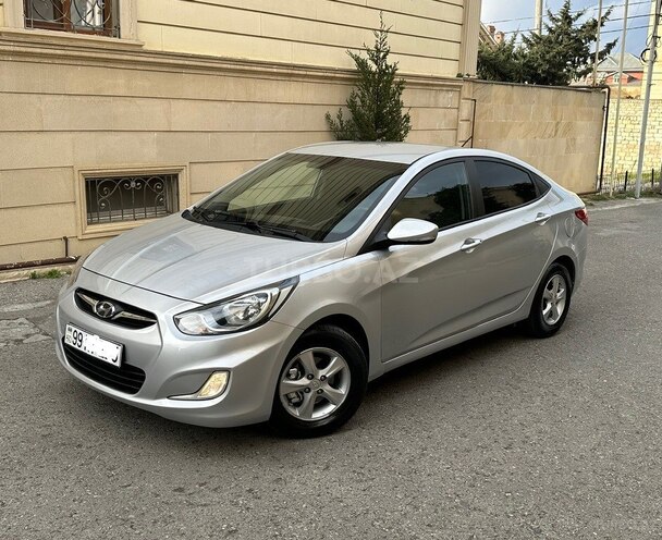 Hyundai Accent-3