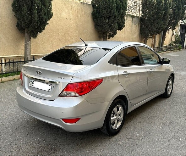 Hyundai Accent-8